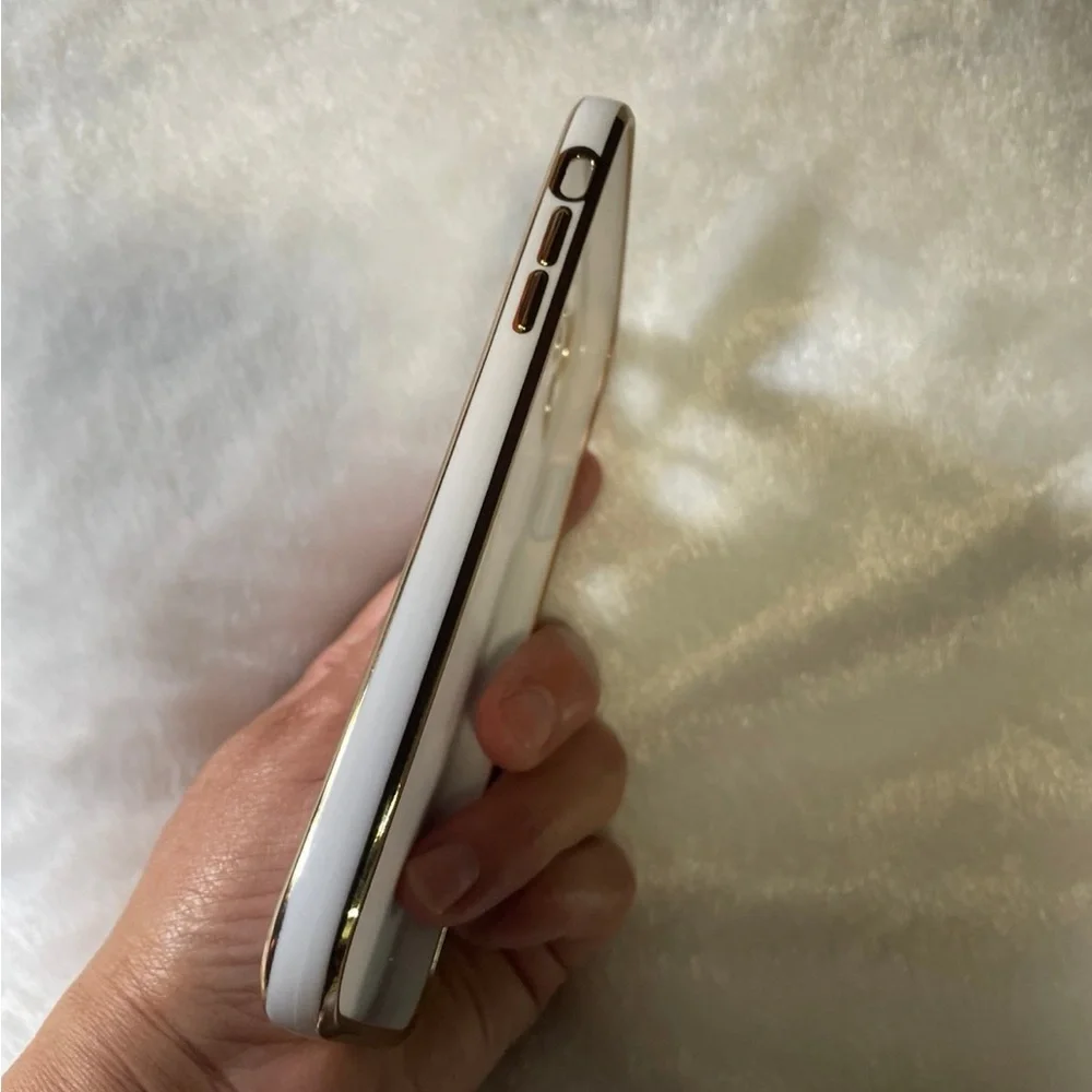 Sleek Silver Phone 12 Case